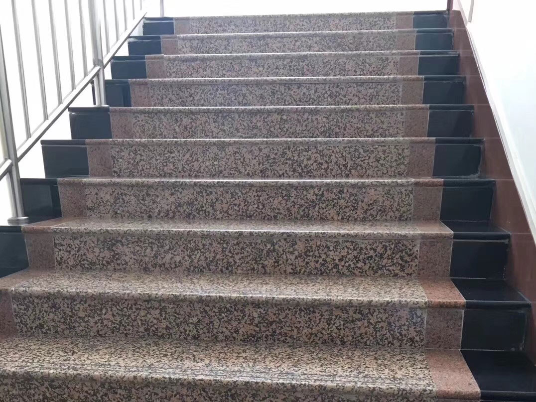 芝麻黑櫻花紅石材樓梯